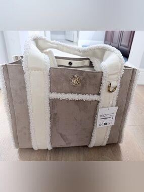 Lululemon athletica Shearling-Trim Boxy Tote Bag in Taupe and Cream